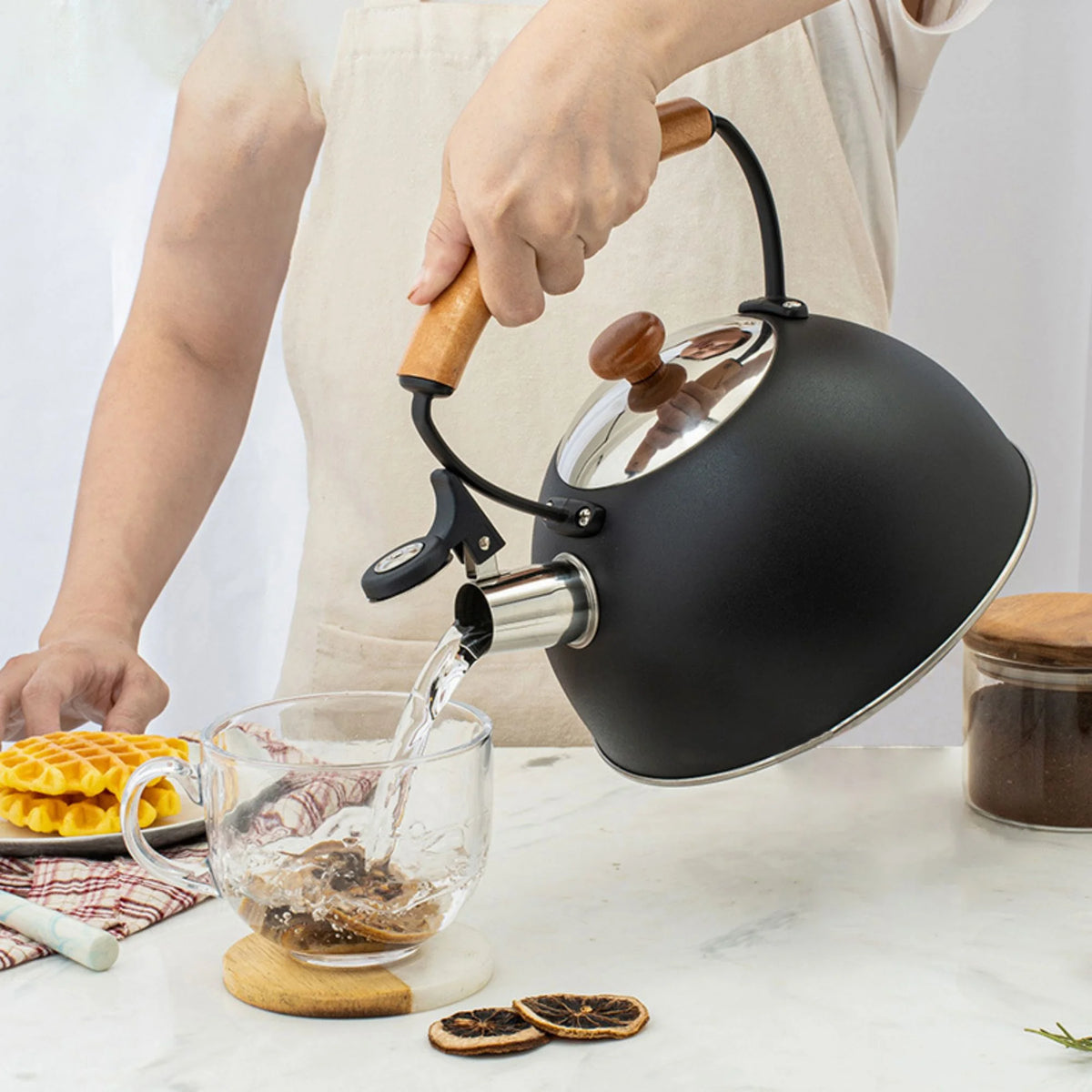 Black 2.5L Stainless Steel Tea Kettle K62375