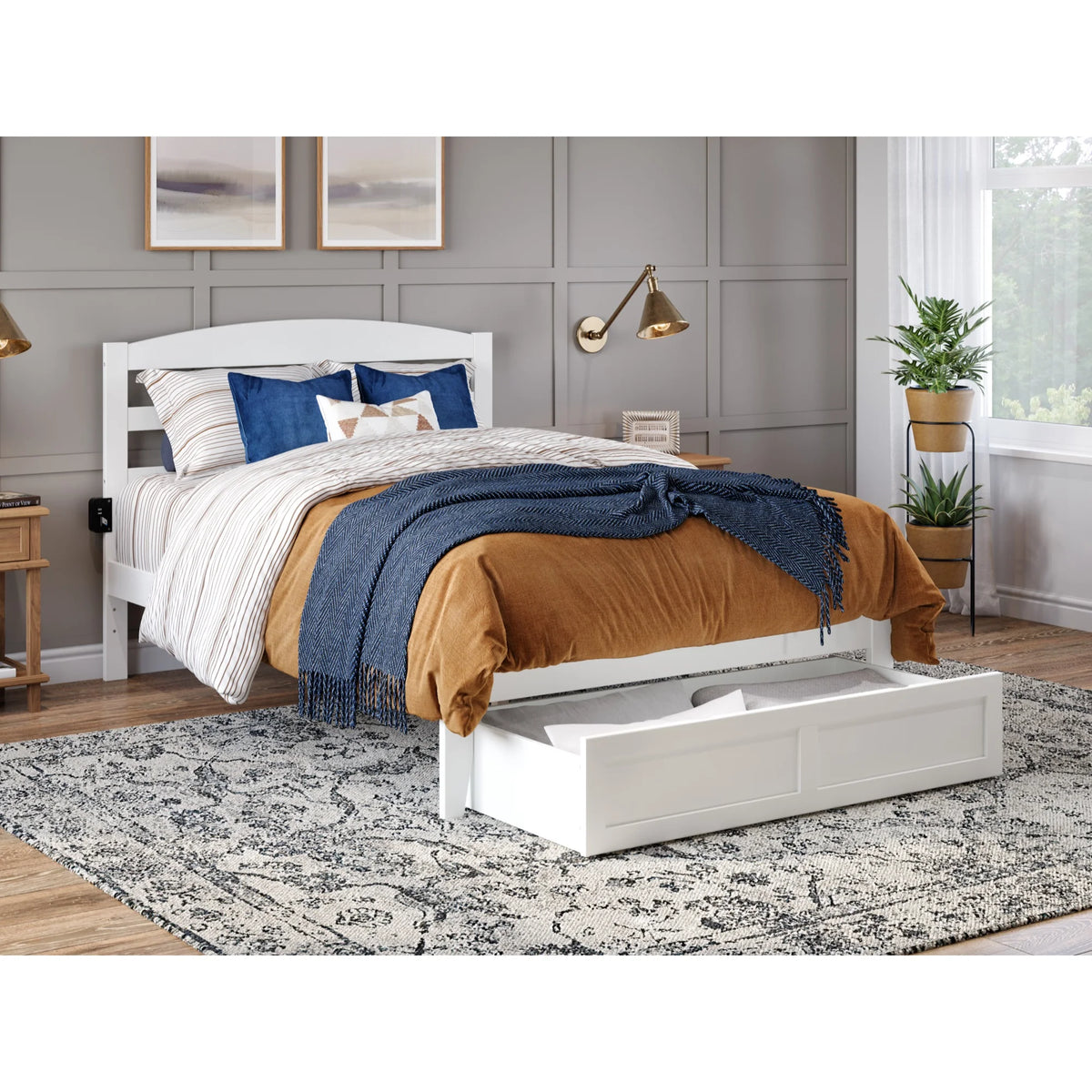 Solid Wood Traditional Queen Bed with Drawer in White V867233