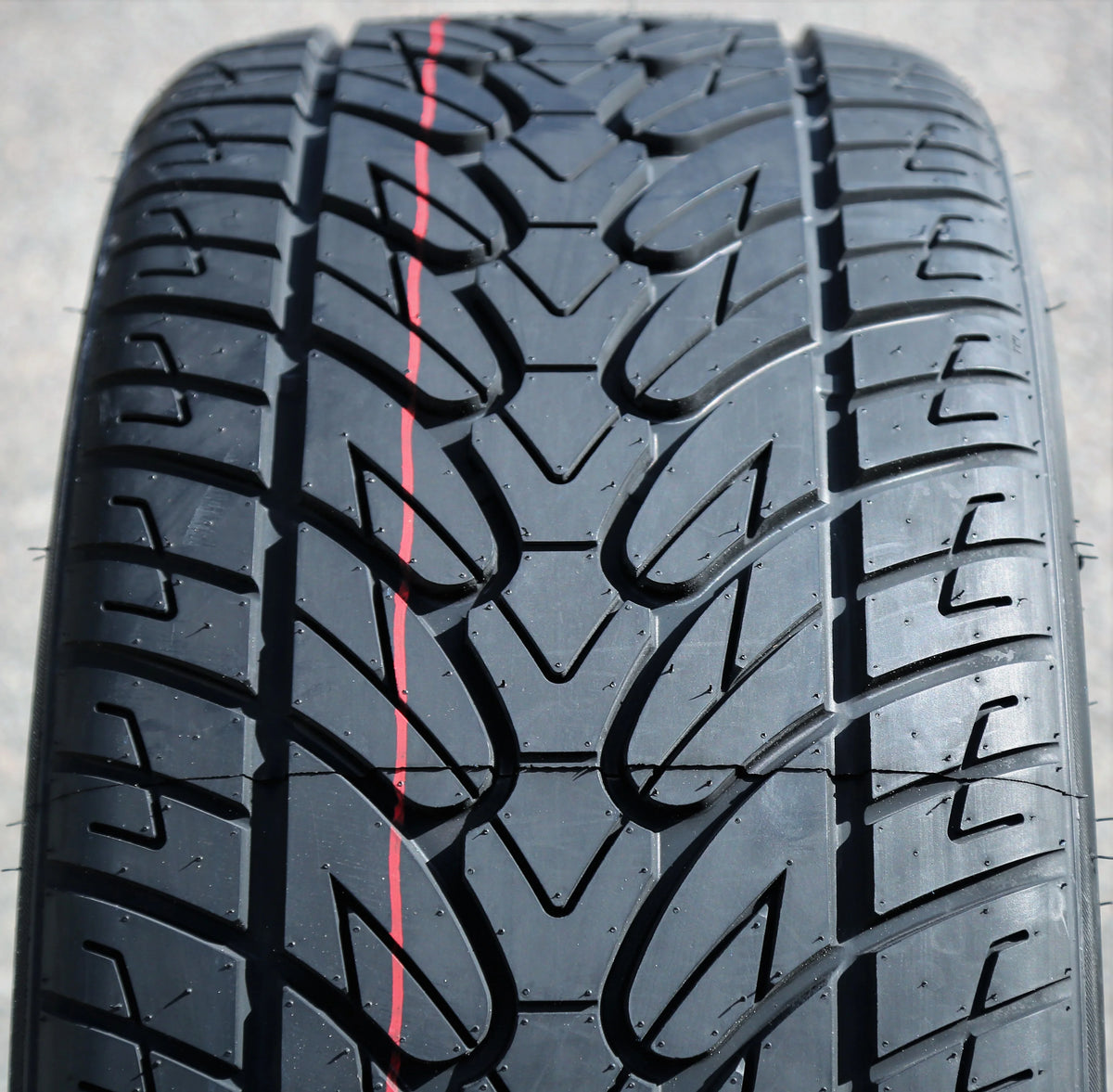 285/45R22 114V XL A/S Performance Tire H944284